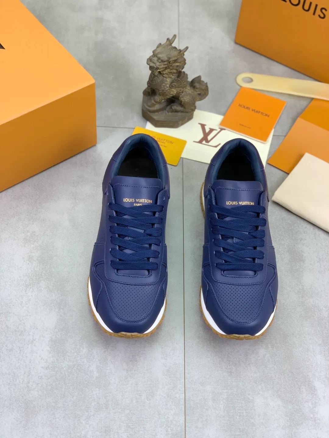 Men's men's shoes 💰P680 new style 💶 punched series [LOUIS VUITTON] (original order) new style 🍀LV Louis Vuitton * - top version of LV classic trendy shoes! Made of imported original cowhide and water-dyed cowhide lining. The latest original wear-resistant rubber combination outsole! High quality products! Multiple colors available, code number: 39-45 (38 46 customized)